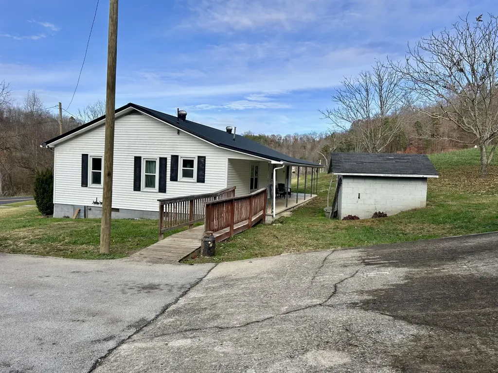 319 Highway 472 Highway Manchester KY 40962