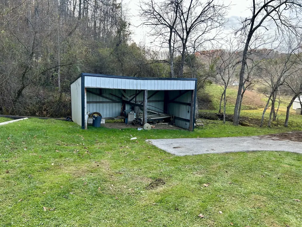 319 Highway 472 Highway Manchester KY 40962