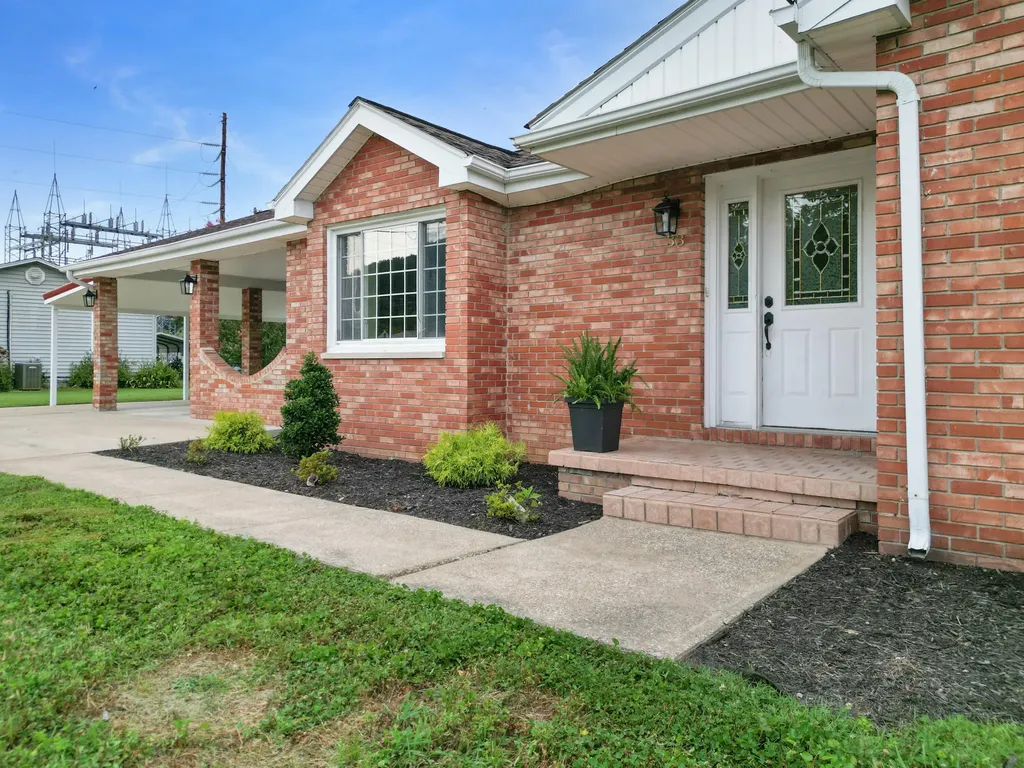 33 Horseshoe Street Thelma KY 41260