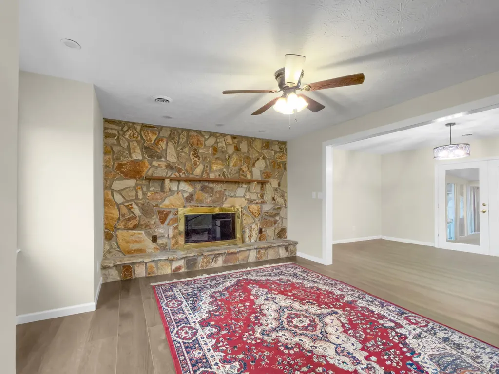 33 Horseshoe Street Thelma KY 41260