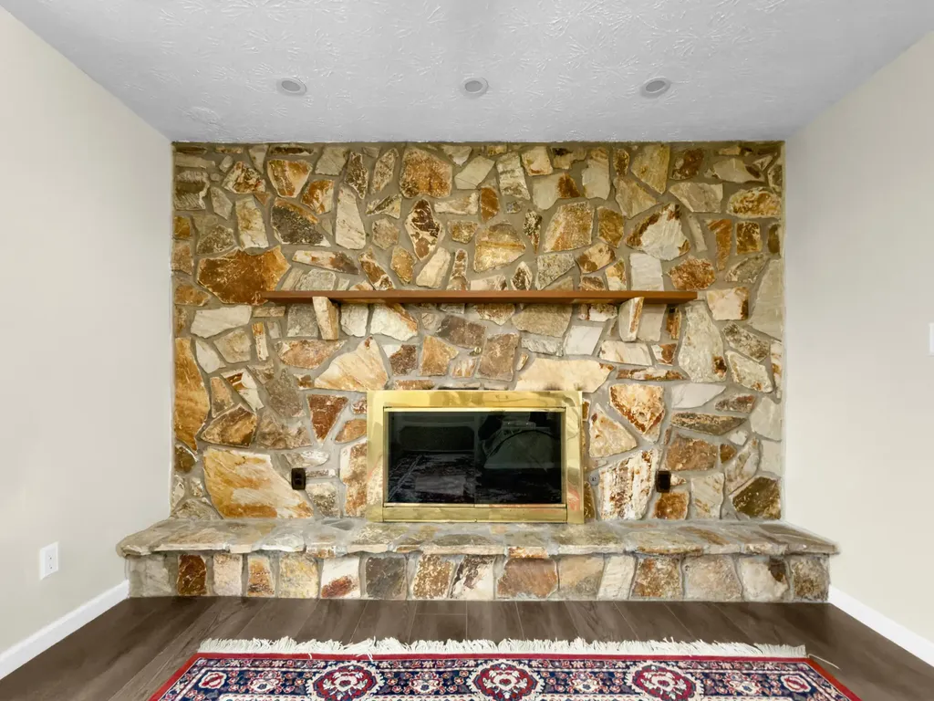 33 Horseshoe Street Thelma KY 41260