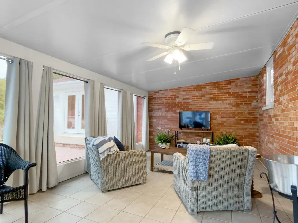 33 Horseshoe Street Thelma KY 41260