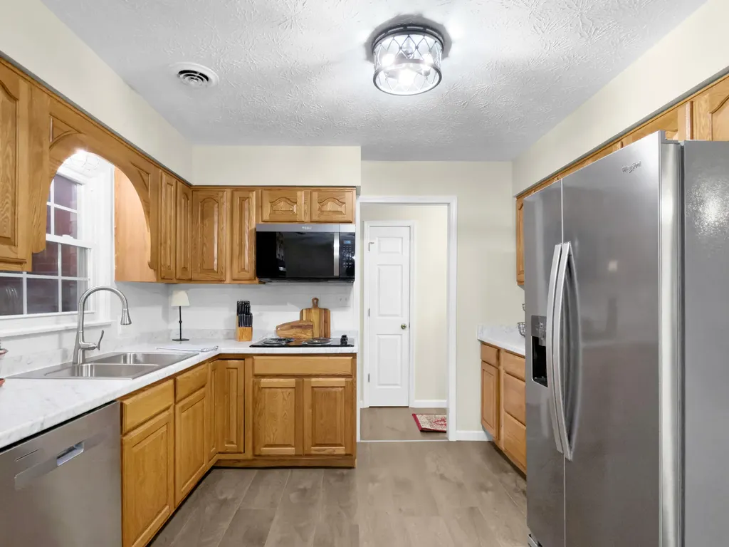 33 Horseshoe Street Thelma KY 41260