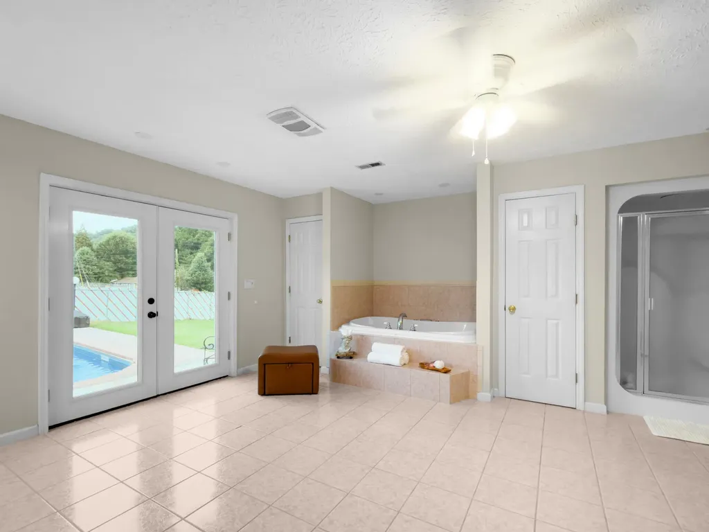 33 Horseshoe Street Thelma KY 41260