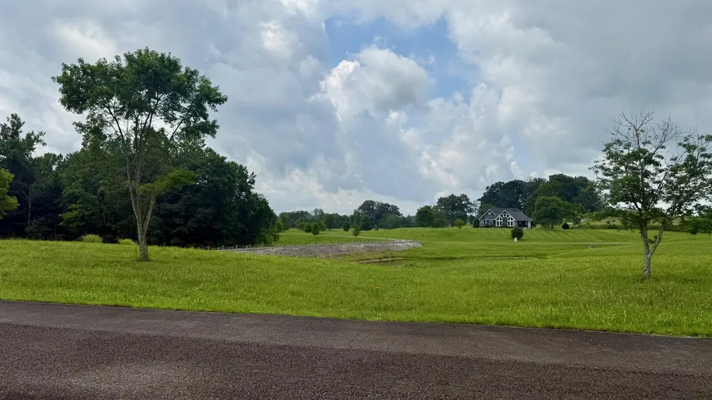 73 Meadows Loop Russell Springs KY 42642