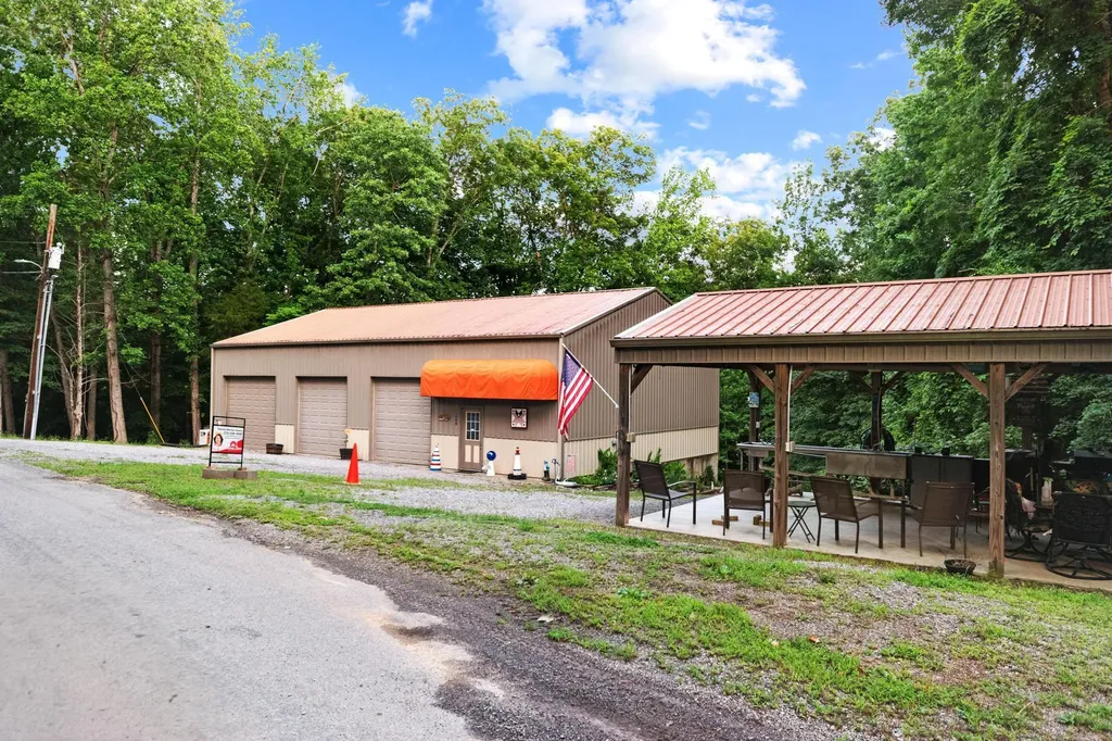 698 Walnut Drive Cadiz KY 42211
