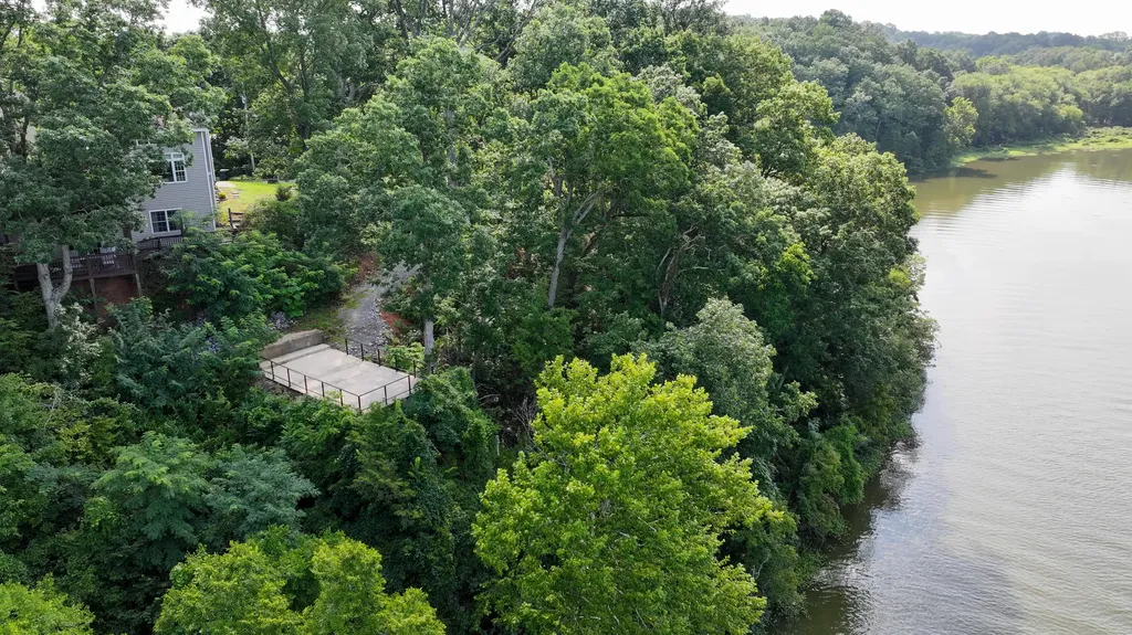 378 Harbor Drive Cadiz KY 42211