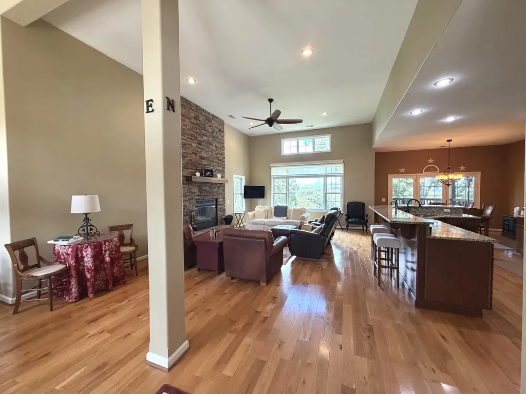 378 Harbor Drive Cadiz KY 42211
