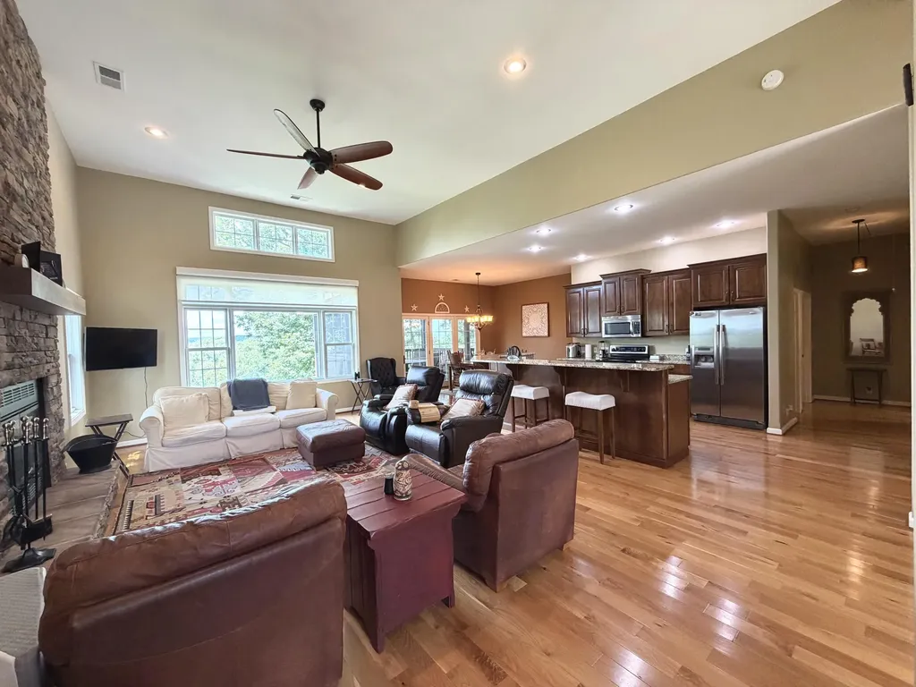 378 Harbor Drive Cadiz KY 42211