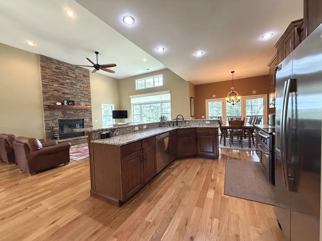 378 Harbor Drive Cadiz KY 42211
