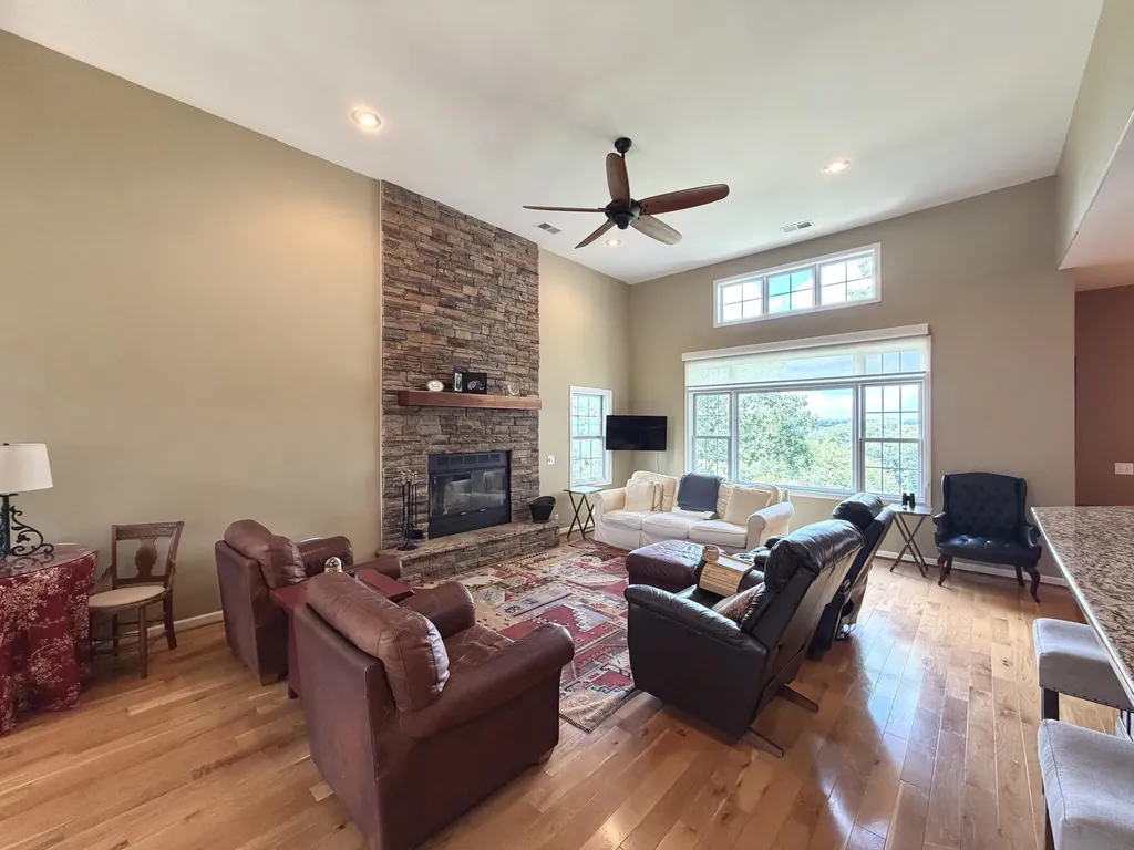 378 Harbor Drive Cadiz KY 42211