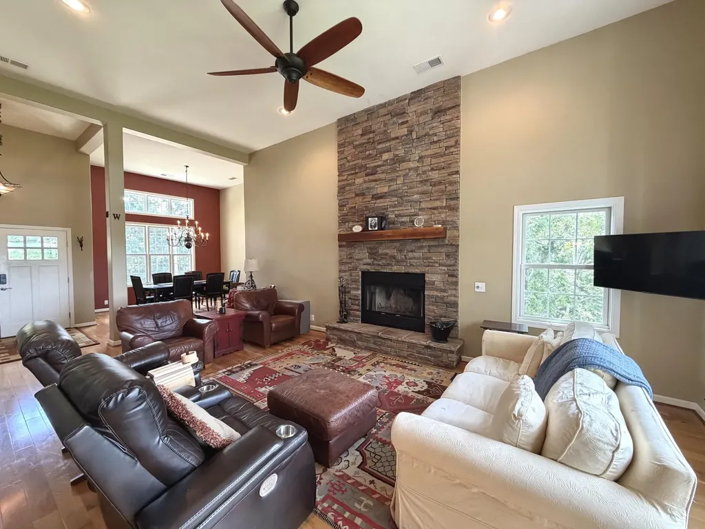 378 Harbor Drive Cadiz KY 42211