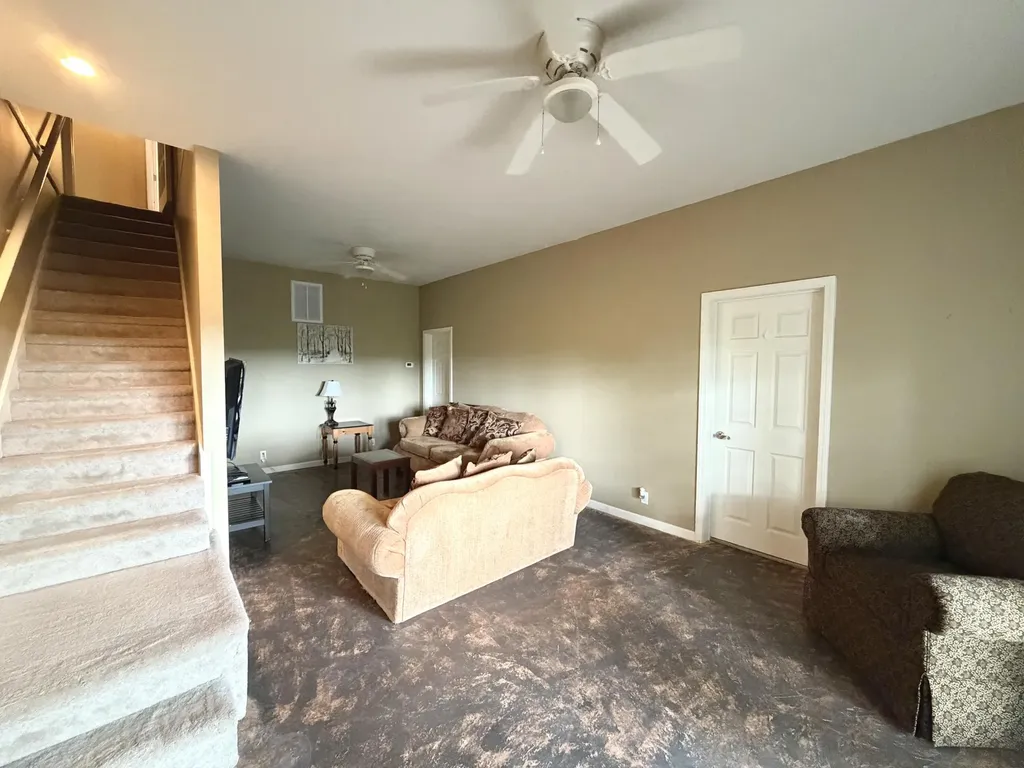 378 Harbor Drive Cadiz KY 42211