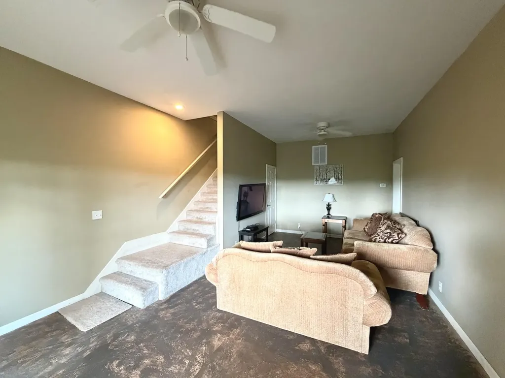 378 Harbor Drive Cadiz KY 42211