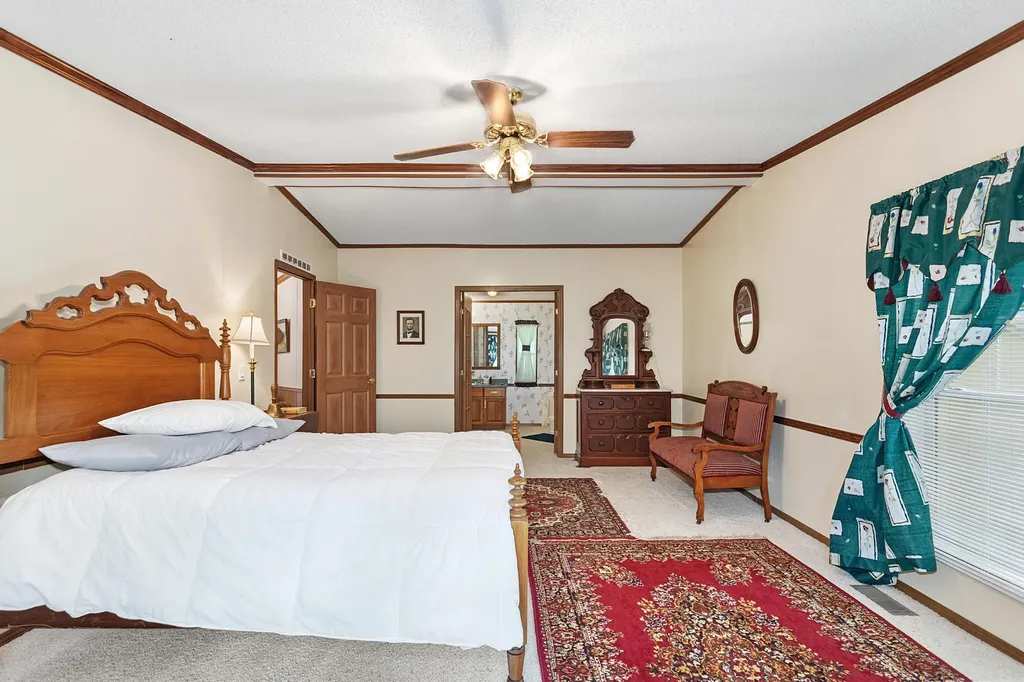 75 Walnut Drive Cadiz KY 42211