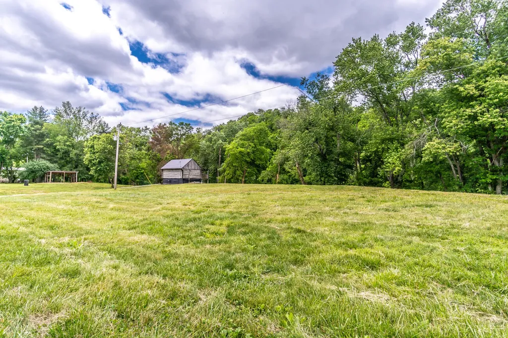 2915 College Hill Road Waco KY 40385