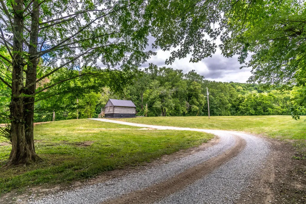 2915 College Hill Road Waco KY 40385