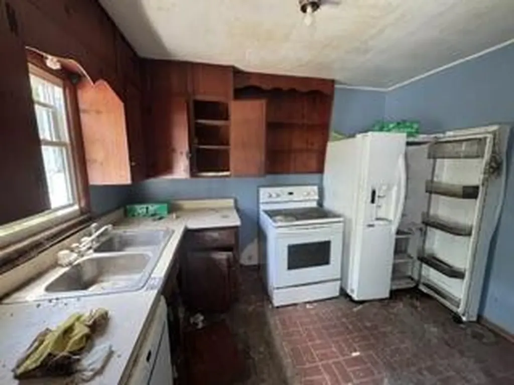 209 S Hill Street Grayson KY 41143