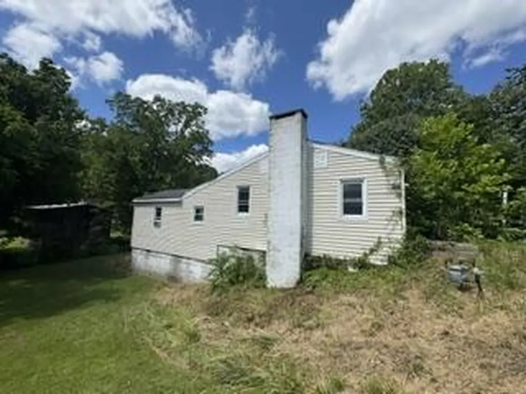 209 S Hill Street Grayson KY 41143