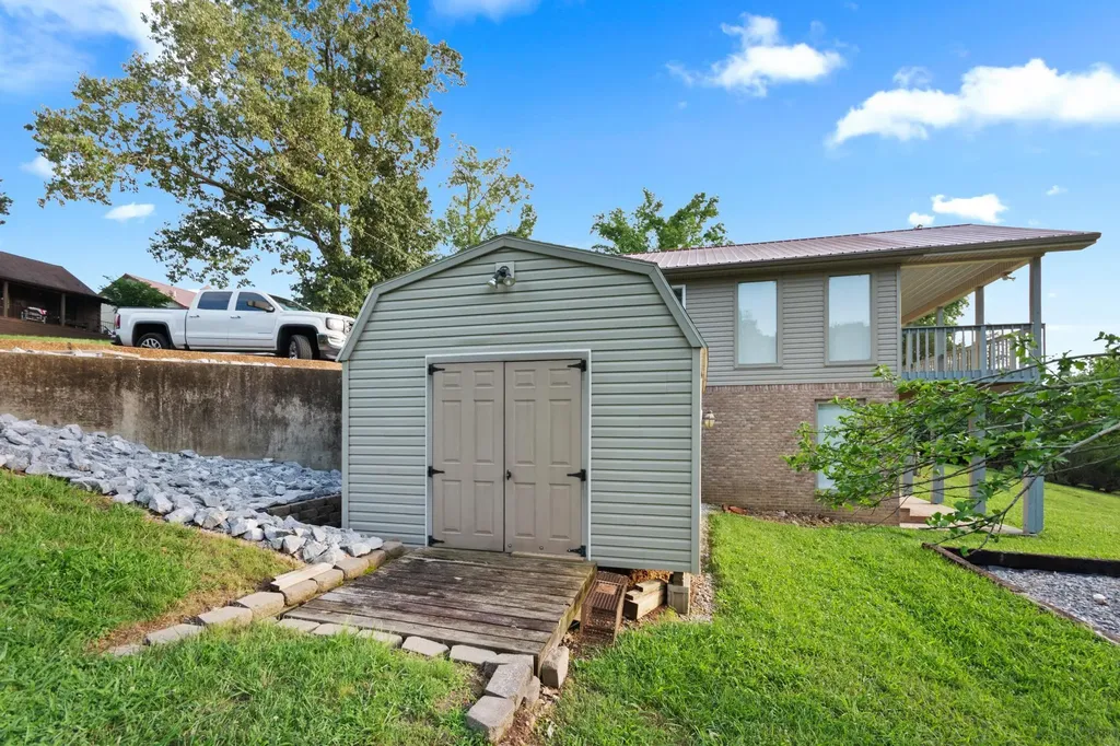1121 Cunningham Lane Cadiz KY 42211