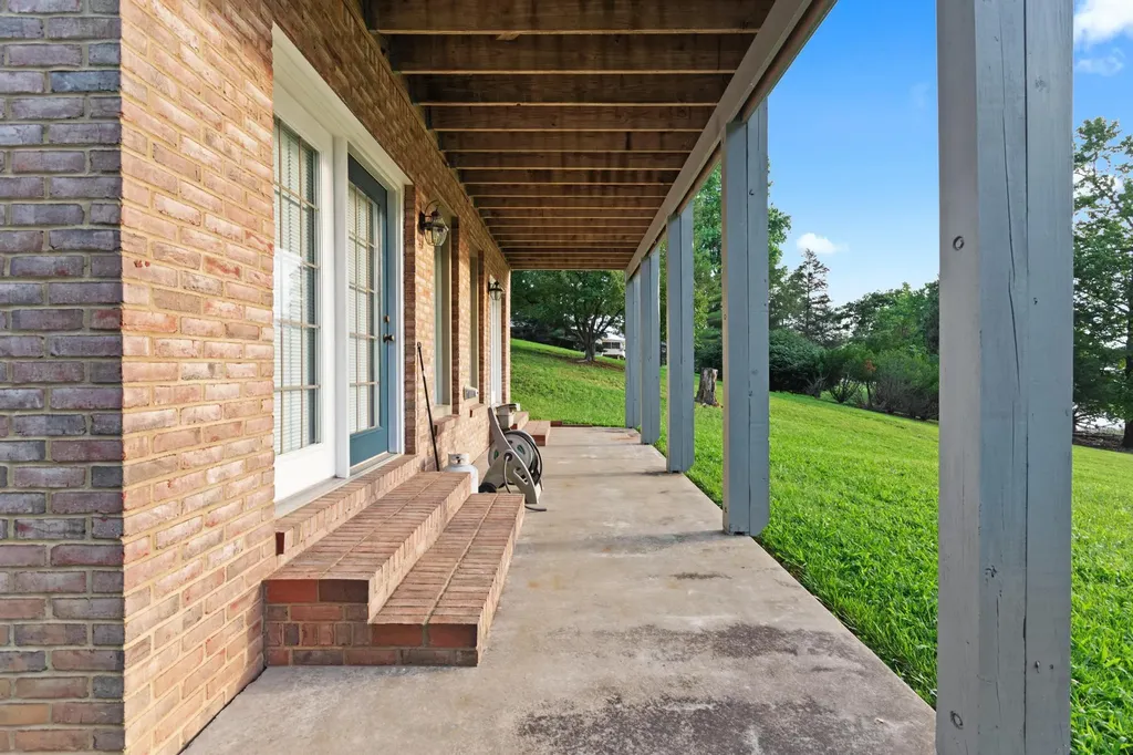 1121 Cunningham Lane Cadiz KY 42211