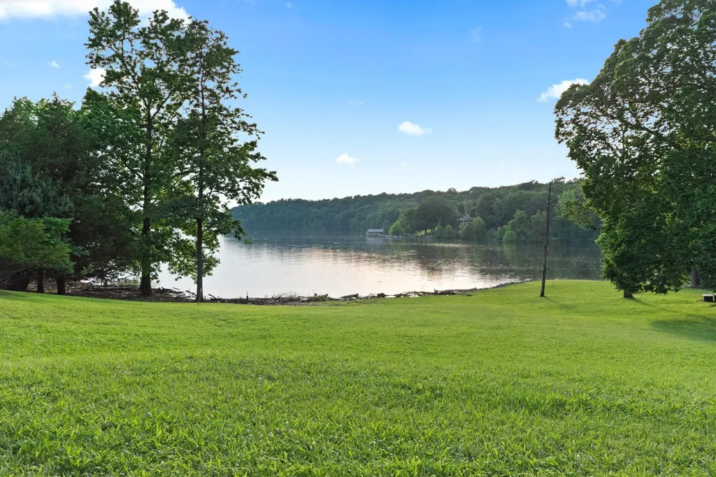 1121 Cunningham Lane Cadiz KY 42211