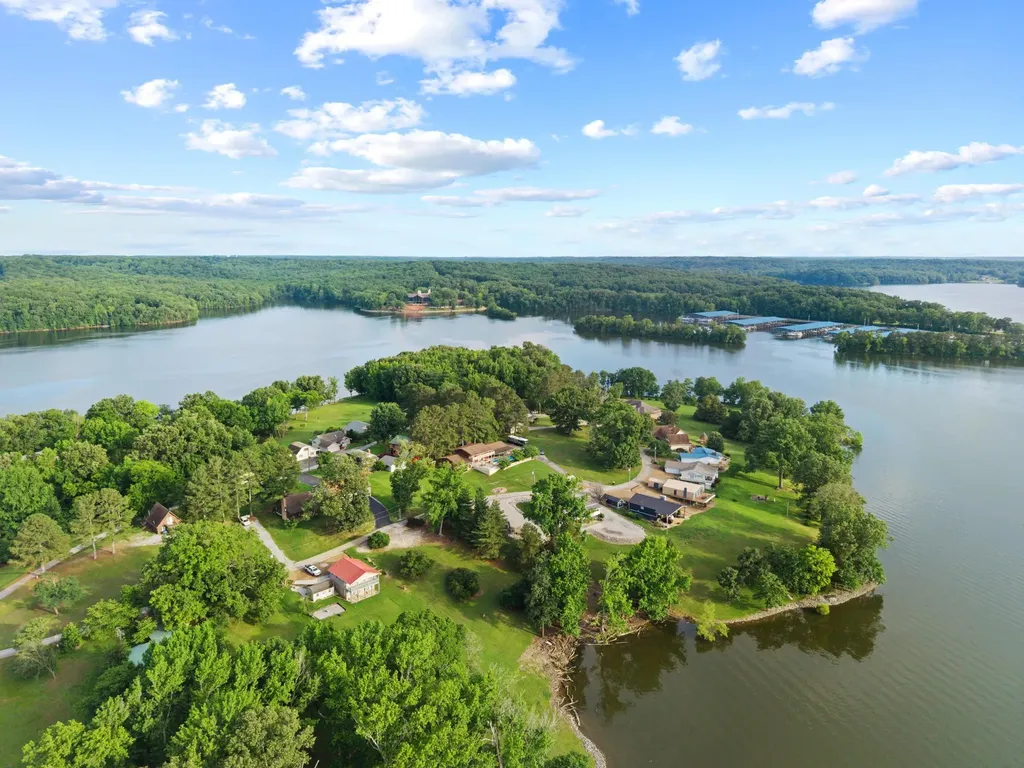 1121 Cunningham Lane Cadiz KY 42211