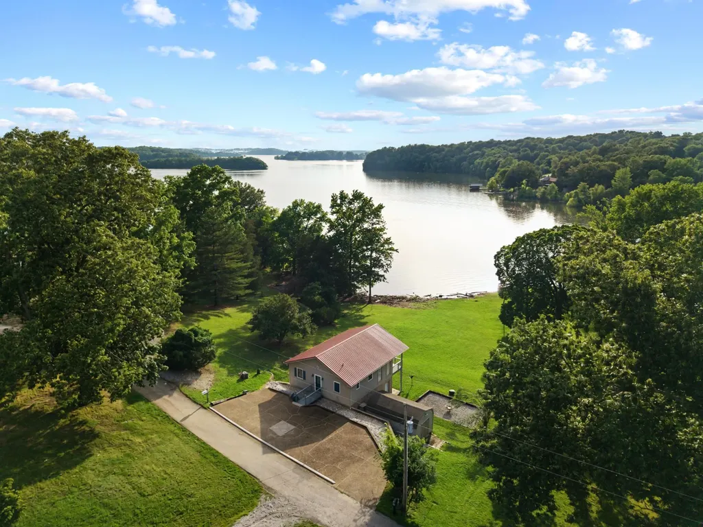 1121 Cunningham Lane Cadiz KY 42211