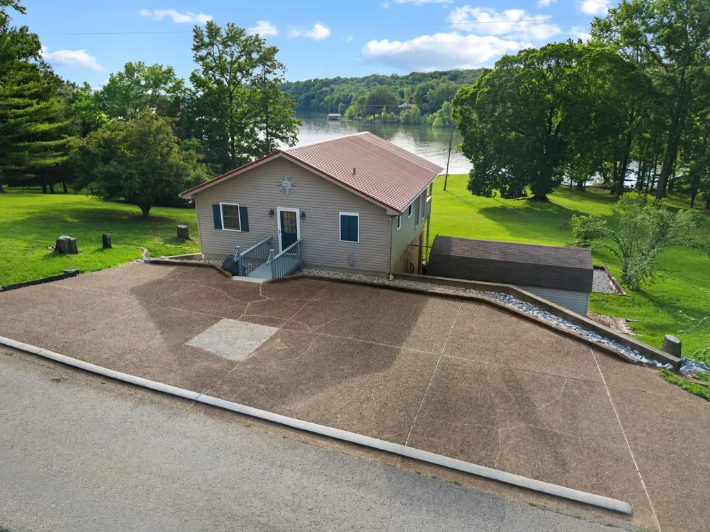 1121 Cunningham Lane Cadiz KY 42211