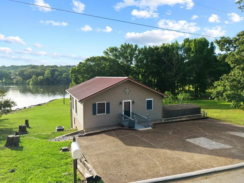 1121 Cunningham Lane Cadiz KY 42211
