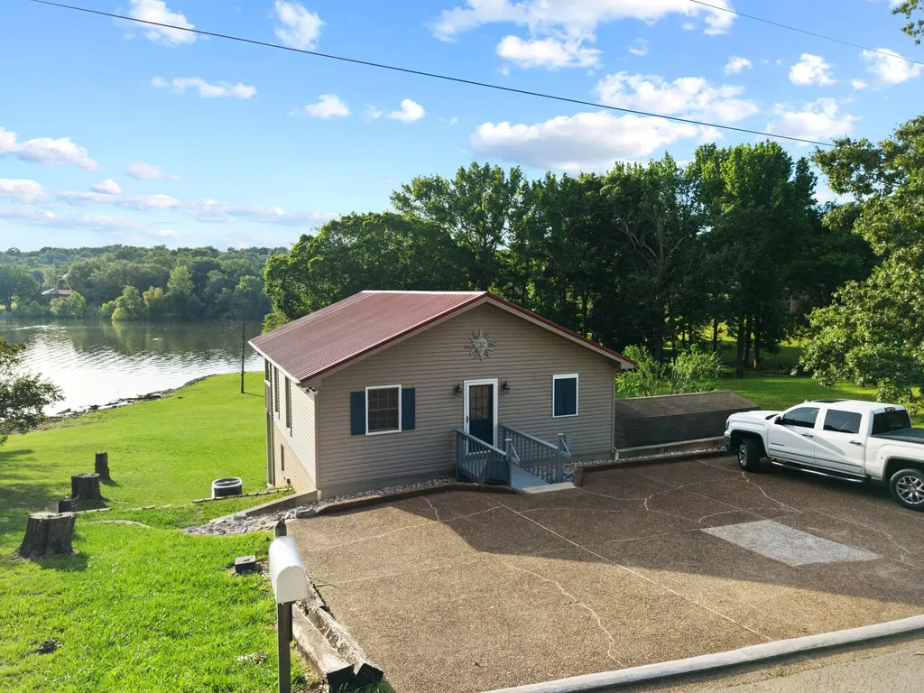 1121 Cunningham Lane Cadiz KY 42211