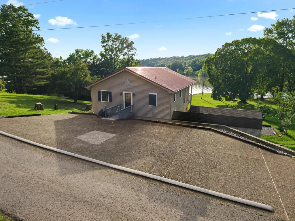 1121 Cunningham Lane Cadiz KY 42211