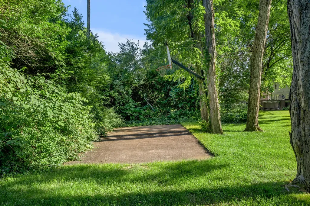3004 Island Drive Lexington KY 40502
