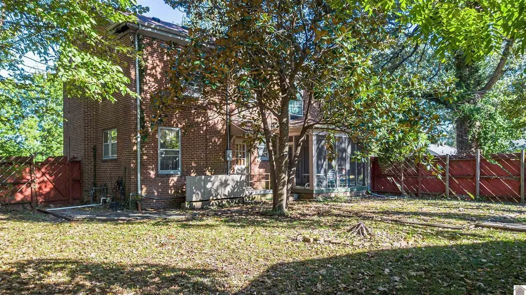 2104 Monroe Street Paducah KY 42001
