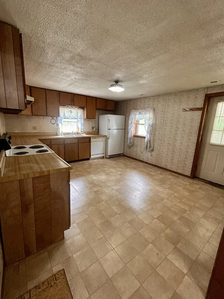 2450 S State Highway 233 Gray KY 40734