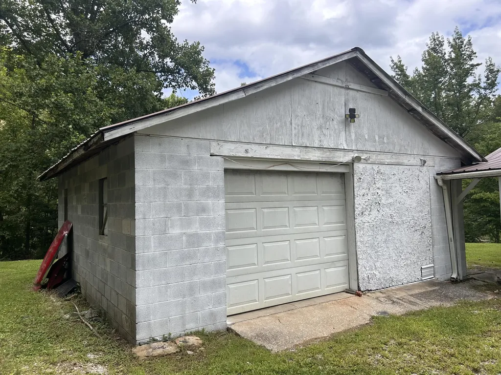 2450 S State Highway 233 Gray KY 40734
