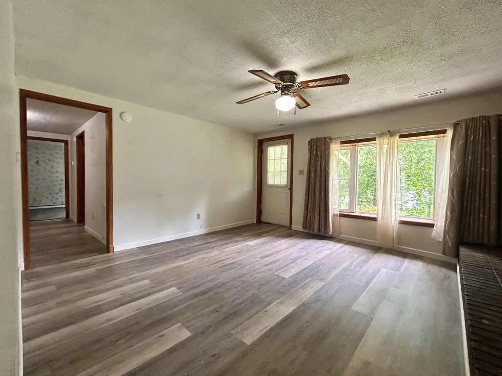 2450 S State Highway 233 Gray KY 40734