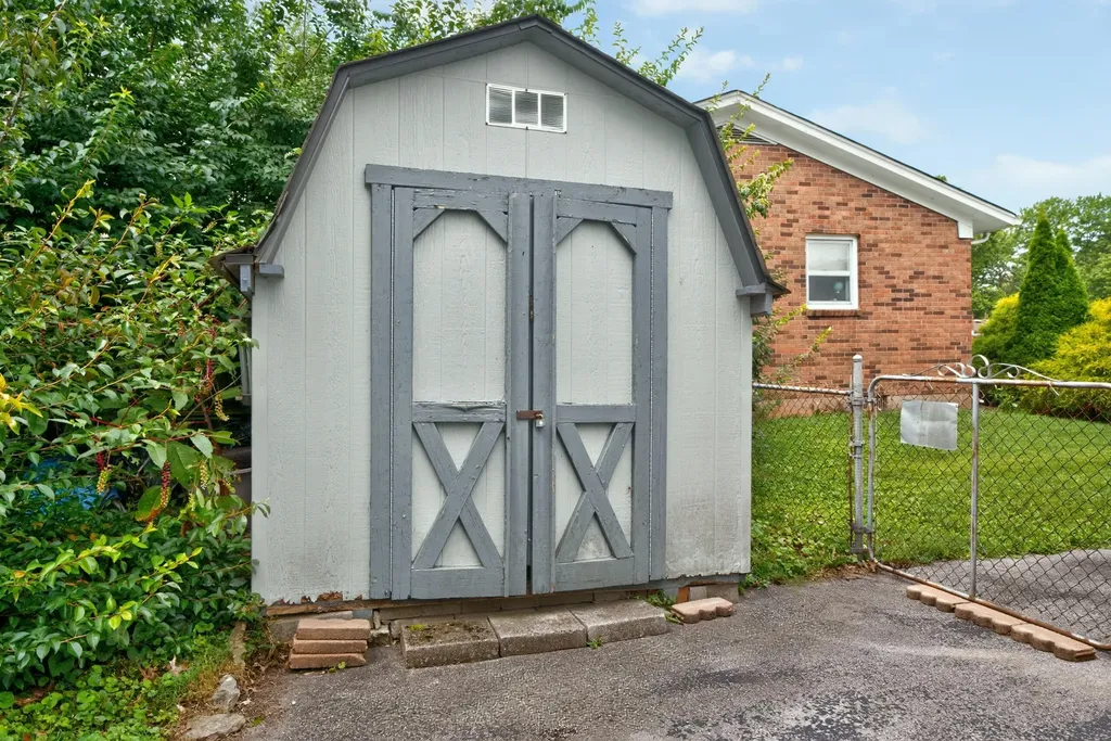 2184 Stephens Lane Lexington KY 40504