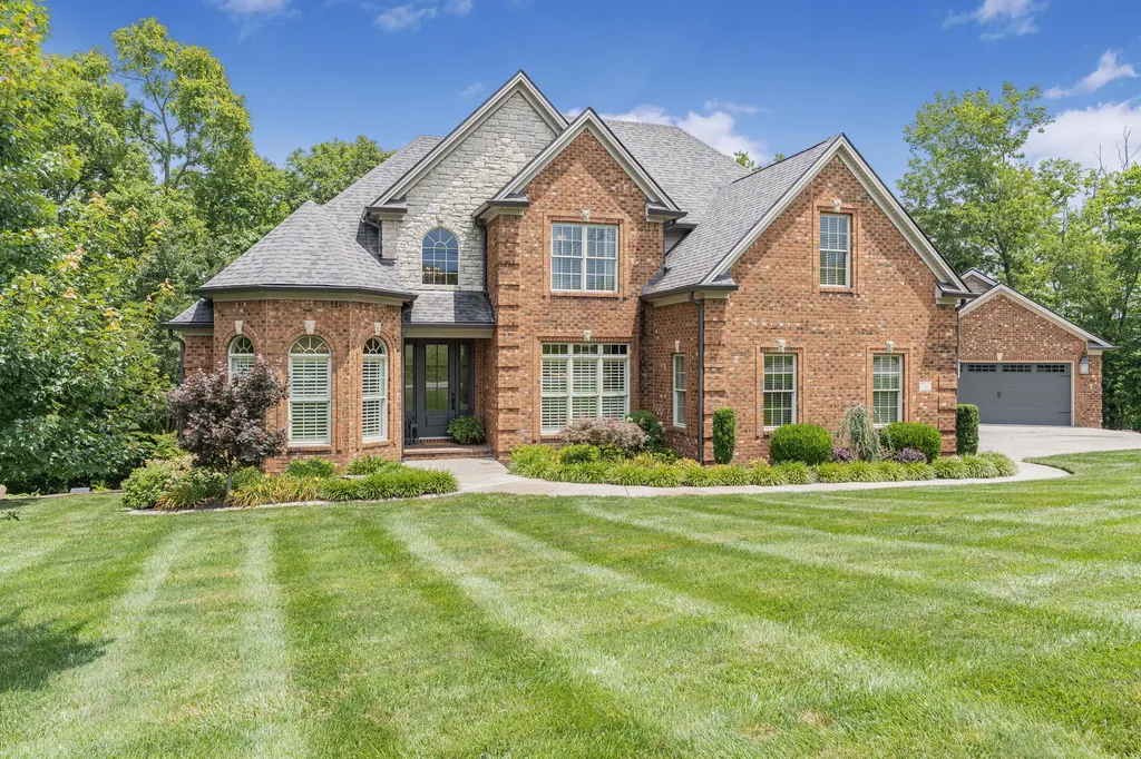 216 Avawam Drive Richmond KY 40475