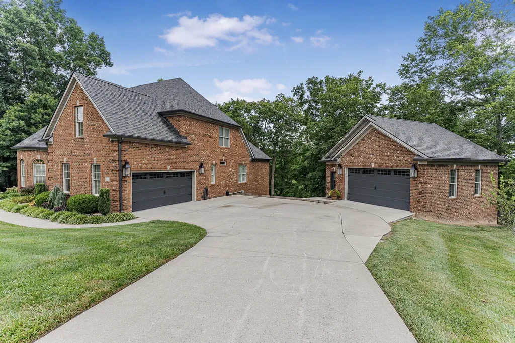 216 Avawam Drive Richmond KY 40475