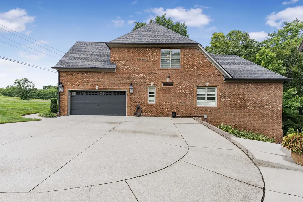 216 Avawam Drive Richmond KY 40475