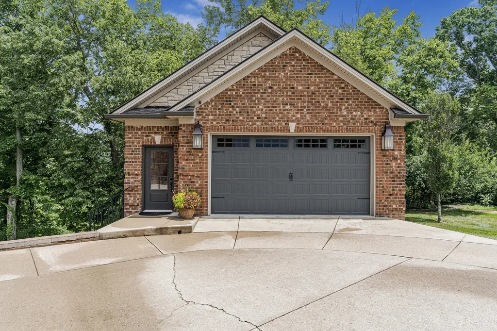 216 Avawam Drive Richmond KY 40475