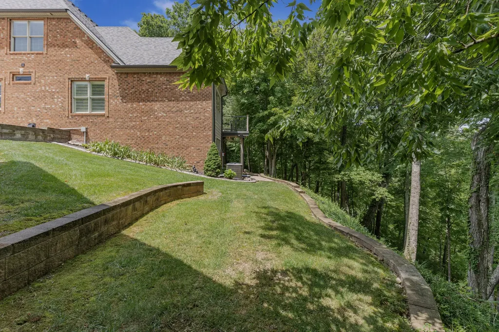 216 Avawam Drive Richmond KY 40475