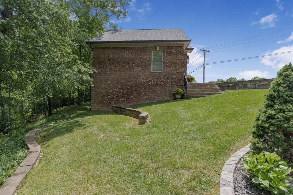 216 Avawam Drive Richmond KY 40475