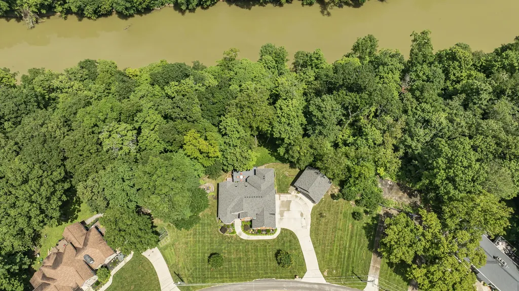 216 Avawam Drive Richmond KY 40475