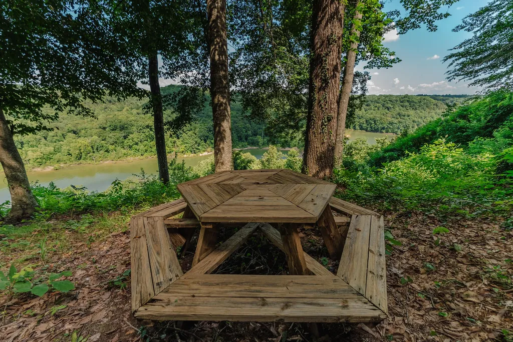 771 Cliffside Drive Russell Springs KY 42642
