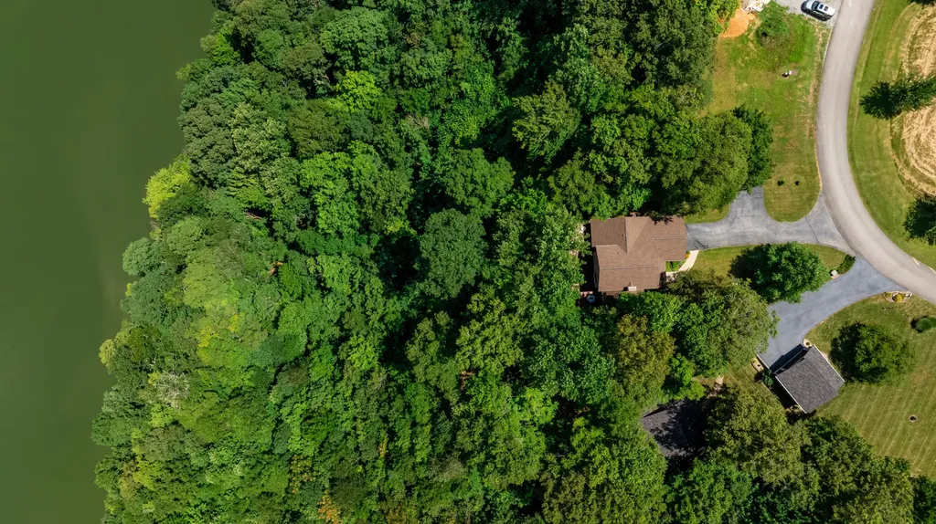 771 Cliffside Drive Russell Springs KY 42642
