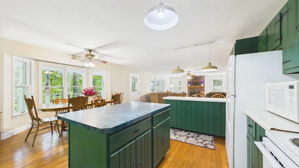 537 Algonquin Road Eddyville KY 42038
