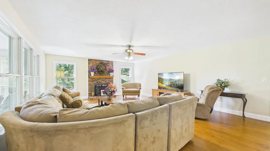 537 Algonquin Road Eddyville KY 42038