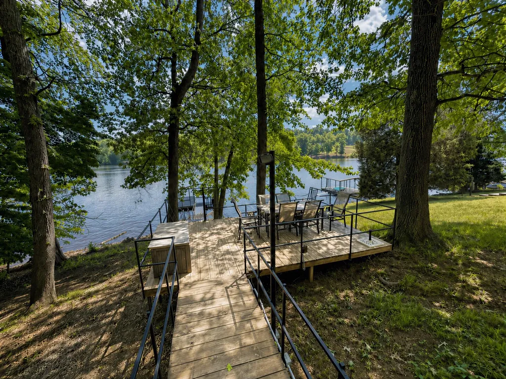 537 Algonquin Road Eddyville KY 42038